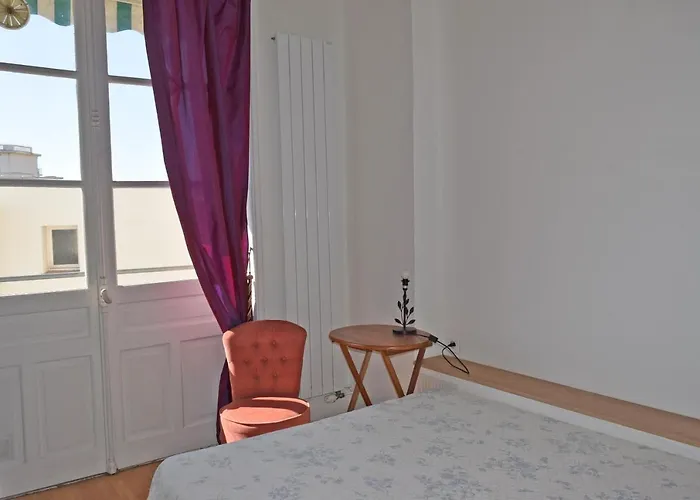 Palais Alexandre Iii *