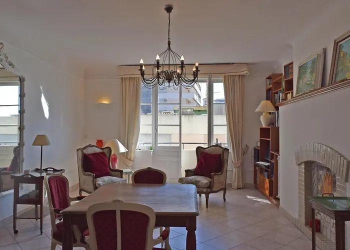 Palais Alexandre Iii *