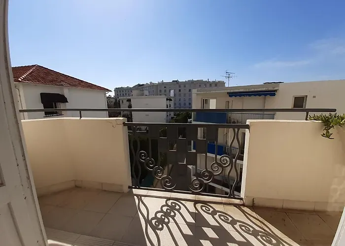 Palais Alexandre Iii *